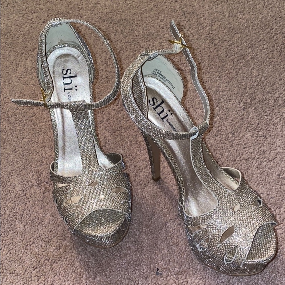 Shi super sparkly high heels size 6